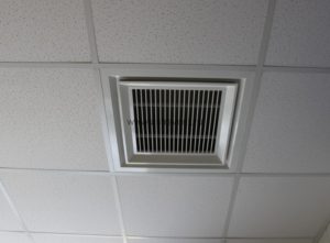 Виды потолочных вентиляционных решеток и диффузоров для ванной