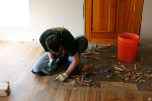 Ремонт пола в квартире – реставрация деревянного основания и установка нового покрытия