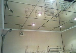 Монтаж зеркального потолка своими руками и стоимость панелей из оргстекла