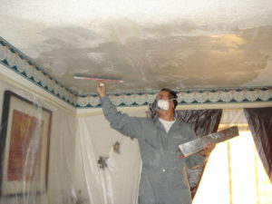 Как клеить стеклохолст на потолок под покраску и чем красить