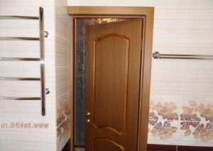 Установка дверей в ванную и туалет – обойдемся без специалистов!