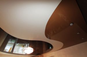 Технология спайки швов и фото двухцветных натяжных потолков