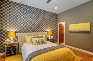 Комбинирование обоев в спальне – как создать уникальный дизайн?