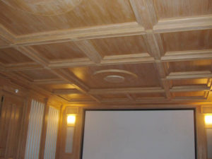 Как подшить потолок из фанеры в деревянном доме и фото отделки
