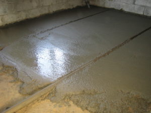 Как залить бетонный пол?