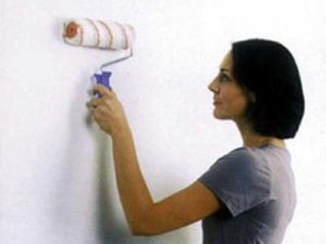 Красить стены или клеить обои – как выбрать подходящую облицовку?