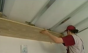 Методы крепления ламината на потолок и необходимые инструменты для монтажа