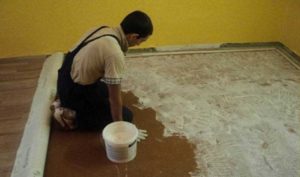 Как постелить ковролин на бетонное основание?
