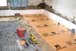 Утепление пола в частном доме своими руками – работы с бетонным и деревянным покрытием