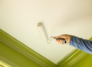 Чем покрасить тканевый натяжной потолок и как выбрать краску