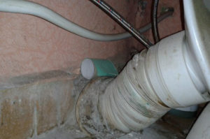 Запах канализации в частном доме – как выяснить причину и устранить дурной аромат