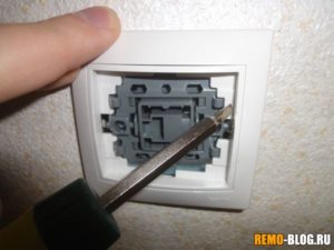 Как снять выключатель со стены – подробная инструкция, как правильно демонтировать электрооборудование