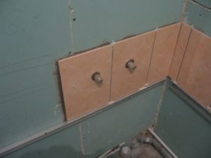 Плитка на гипсокартон в ванной комнате – особенности материала и рекомендации по укладке