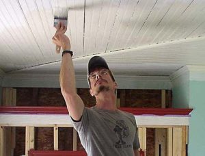 Чем покрасить деревянный потолок в доме и стоимость покраски за квадратный метр