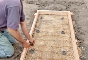 Дорожки из бетона на даче — процесс изготовления своими руками
