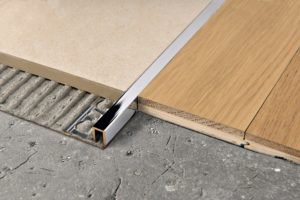 Порожек между плиткой и ламинатом – как соединить несовместимые материалы?
