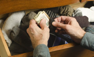 Простые, но полезные советы, которые помогут надежно спрятать деньги и ценные вещи дома