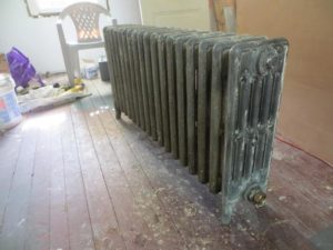 Покраска горячих батарей – можно ли обновлять радиаторы в отопительный сезон?