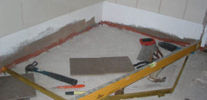 Заливка стяжки пола в ванной под плитку