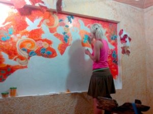 Акриловая водоэмульсионная краска – окрашивание и художественная роспись
