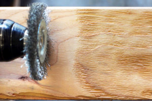 Браширование древесины своими руками – основные этапы искусственного старения