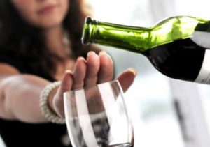 Какой алкоголь нельзя пить на Новый год – рекомендации от главного нарколога РФ