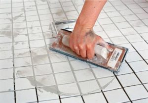 Какую выбрать затирку для плитки в ванной – плюсы и минусы разных составов