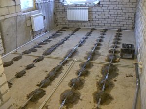 Как правильно выровнять бетонный пол?