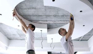 Как выбрать натяжной потолок – секреты создания долговечной конструкции