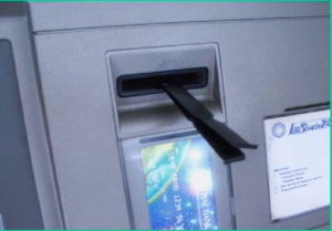 Абсолютно новая схема мошенничества – «Ливанская петля». Осторожно, вы рискуете лишиться денег прямо у банкомата!