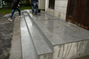 Технология укладки гранитной плитки на улице