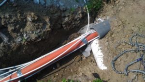 Прокладка кабеля под землей – создание надежной силовой линии для дачи и частного дома