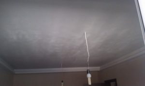 Исправление ошибок покраски и ремонт крашеного потолка