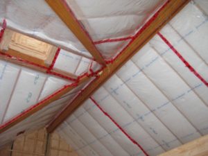 Пароизоляция и гидроизоляция потолка при холодном и теплом чердаке