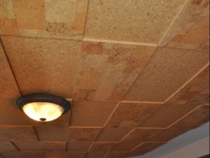 Виды потолочного пробкового покрытия и технология отделки