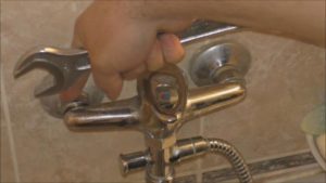 Ремонт смесителя в ванной своими руками – виды кранов и особенности ремонта каждого из них