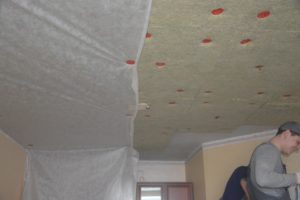 Как сделать шумоизоляцию в квартире под натяжной потолок