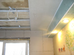 Крепление подвесных панелей на потолок своими руками на кухне
