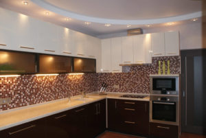 Двухуровневые гипсокартонные потолки на кухне и варианты отделки