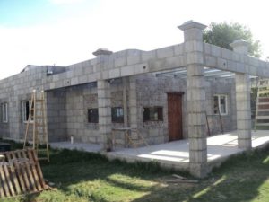 Дом из шлакоблока – строим сами долговечное жилище