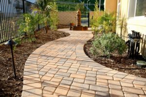 Укладка тротуарной плитки – как сделать двор и сад удобными и красивыми?