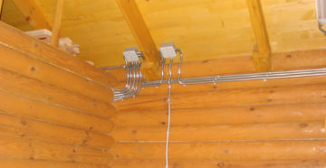 Монтаж электропроводки в деревянном доме – делаем сами, соблюдая правила