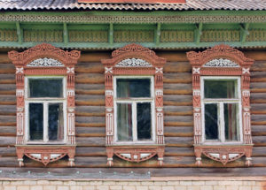 Наличники на окна в деревянном доме – оригинальное украшение фасада