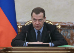 Проект Медведева по борьбе с бедностью в России. Как инициатива отразится на обычных гражданах?