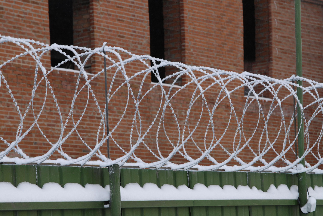 Сфера применения и виды колючей проволоки