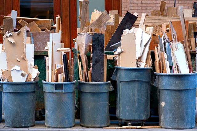 Куда выбрасывать строительный мусор, если дома ремонт или стройка