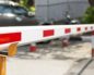 Зачем нужен шлагбаум во дворе многоквартирного дома