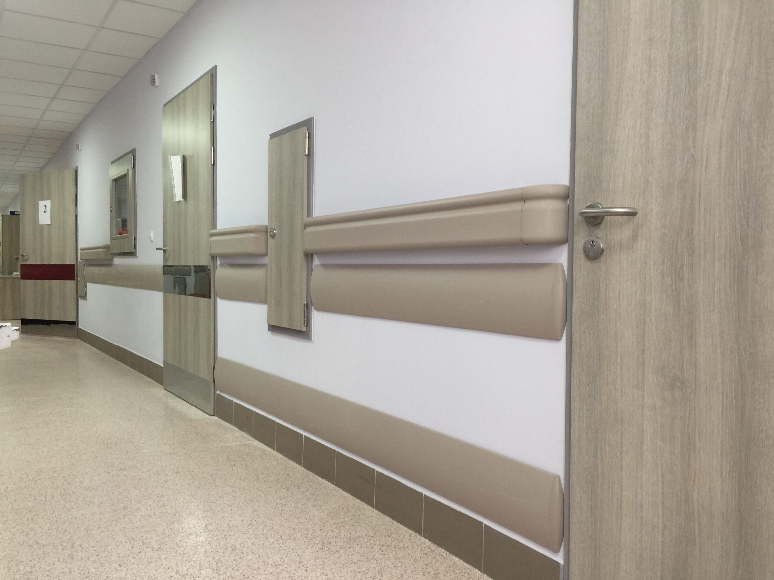 Отбойники для стен: что это и зачем нужны?